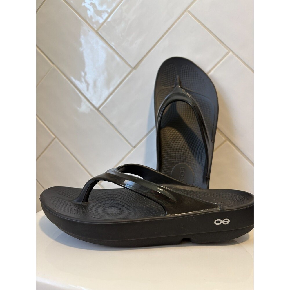 Oofos Womens OOlala Recovery Sandal Size 40 9 Black Shiny Thong Flip Flop Slides - Picture 2 of 8